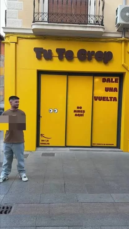 Calle del centro de Granada, cerca de Puentezuelas
